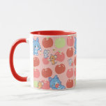 Anime Tom, Jerry och Tuffy Apple Mönster Mugg<br><div class="desc">Den här leksaken i mönster har de älskade tecknen från "Tom och Jerry" i en bakgrund av pulserande röda äpplen och äpplen med grönt. Tom ses bita in i ett juikäpple och ledsen över det redan ätta äpplet i två separata roligtar. Jerry och Tuffy är också målade med äpplen. Tuffy...</div>