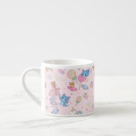 Anime Tom, Jerry och Tuffy Candyland Mönster Espressomugg<br><div class="desc">Den här lekande och söta animen mönster har Tom, Jerry och Tuffy från den älskade "Tom och Jerry"-serien. Utformningen ställs in mot en mjuk rosa bakgrund prickad med stjärnor och visuella former. Tom framställs i olika leksaker, från att sparka en utsökt rakad is till att klumpa med ett godis. Jerry...</div>