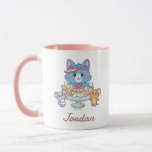 Anime Tom, Jerry och Tuffy Dessert Parlor Mugg<br><div class="desc">Den här fina animerade bilden fångar själva kärnan av roligt och söthet. Tom, den muntra katten, är skicklig med en strimlad skärm som söker sig från en gigantisk, överflödig skål av färglös glass. Hans stora, grönt ögon och vänliga leende bidrar till scenens inbjudande stämning. Han är Jerry och Tuffy, som...</div>