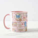 Anime Tom och Jerry Bakery Mönster Mugg<br><div class="desc">Den här charmerande mönster har de älskade tecknen Tom, Jerry och Tuffy som ägnar sig åt sött bakverk i äventyr. Inställd mot en rosa gingham-bakgrund som blandats med beundransvärda kulinariska motiv, visar designen Tom och mössen i olika lekscenarier som omfattar kakor, nötter och andra pasterier. Varje vinjett ramas in i...</div>
