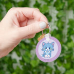 Anime Tom och Jerry - Tom Nyckelring<br><div class="desc">Den här vibrerande grafiken fångar "Tom", den älskade blå katten från den japanska versionen av "Tom och Jerry", i ett ögonblick av ren glädje. Toms päls är en strålande blå skugga som kompletteras med subtila ljusblå högdagrar som betonar hans muntra uttryck. Hans lysande grönt ögon, rimmade med en antydan om...</div>