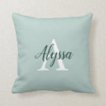 Anka Egg Grönt Monogram Script Dekorativ kudde<br><div class="desc">Anka Egg Grönt Monogram Script Dekorativ kudde, där varje sida av kudden har en vit monograminledning och en mörk bildas grönt namn, på en anka äggens färg bakgrund. Kudden är enkel att anpassa genom att skriva namn och mongrammet som du väljer i mallen för anpassning av onlinen innan du beställer....</div>