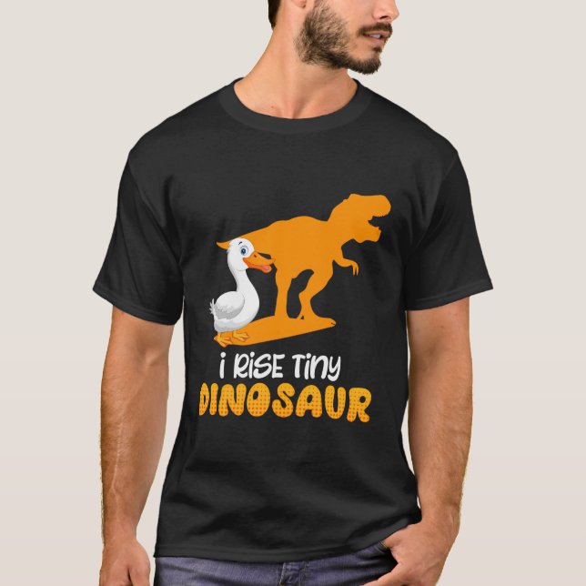 Anka Holder I Stiga upp Tiny Dinosaur Anka Älskare T Shirt (Framsida)