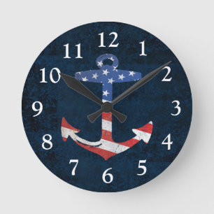Ankrar den patriotiska amerikanska flaggan för rund klocka