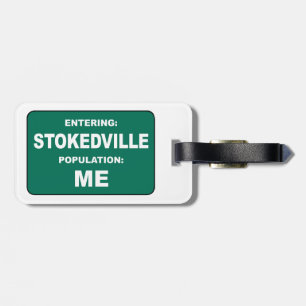 Anländer till Stokedville Befolkning Me Bagagebricka