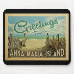 Anna Maria Island Beach Vintage resor Musmatta<br><div class="desc">I Hälsning från Anna Maria-vintagens vykort finns en sandstrand med vackra turkoshavet vatten och över havet,  ett blå himmel med giftiga vita moln. I vintage resor stil.</div>