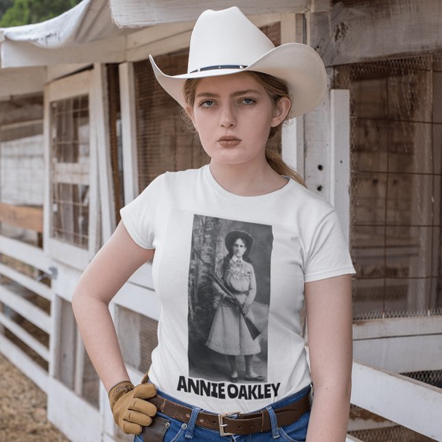 ANNIE OAKLEY med GUNS DAM WOMENS T-SHIRTS (Skapare uppladdad)