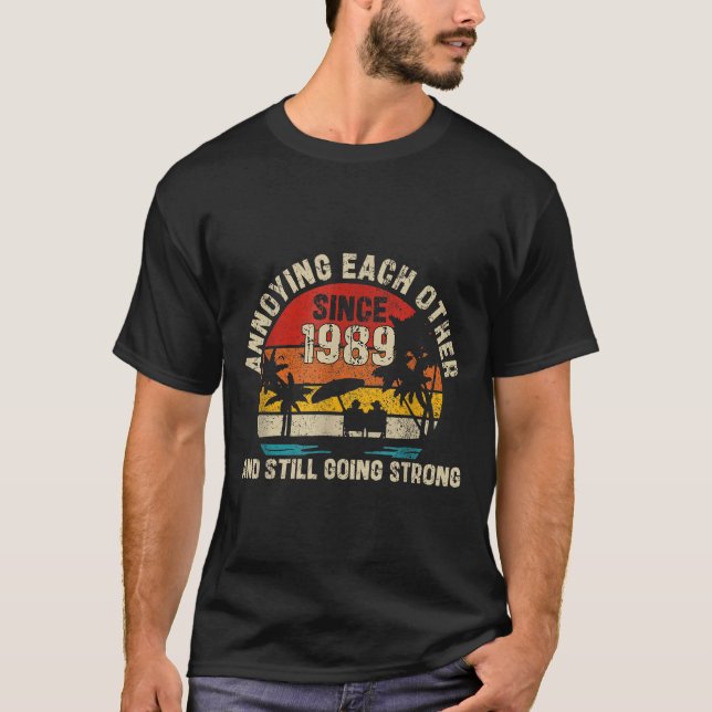 Annoting mot varandra sedan 1989 och fortsätter t shirt (Framsida)