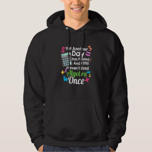 Ännu en dag har gått och jag har fortfarande använ hoodie