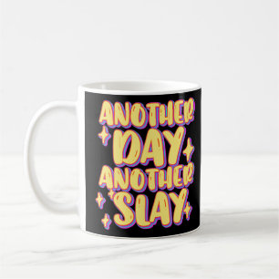 Ännu en dag var ytterligare en skiffergrupp positi kaffemugg