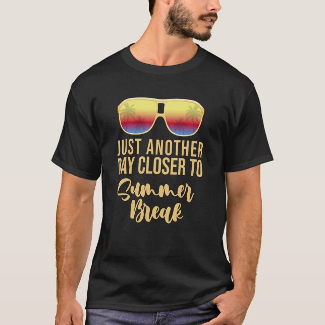 Another Day Closer To Summer Break Teacher Summer  T Shirt (Framsida)