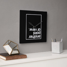 Another point of view fyrkantig klocka