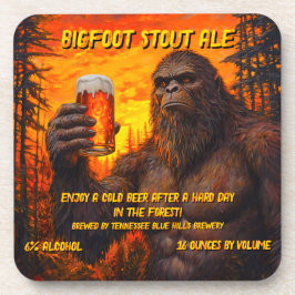 Anpassa Bigfoot som dricker en öl vid solnedgång  Underlägg