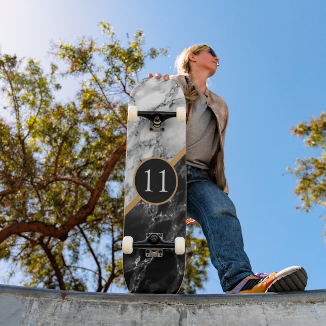 Anpassa Birthday Skateboard Black White Marble (Utomhus 1)
