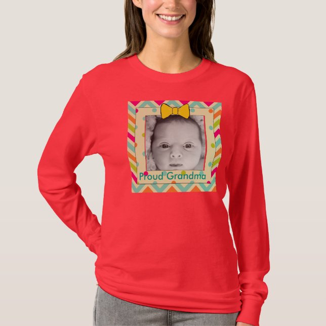 Anpassa den här stolta mormor-tröjan t-shirt (Framsida)