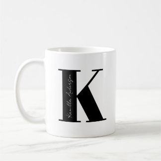 Anpassa ditt namn till att börja med med Brev K Kaffemugg