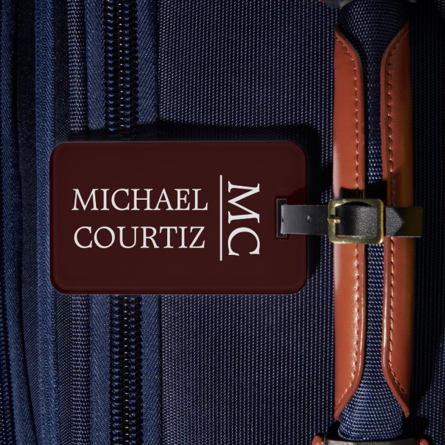 Anpassa elegantens röda enkla monogrammed bagagebricka (Framsida Insitu 4)