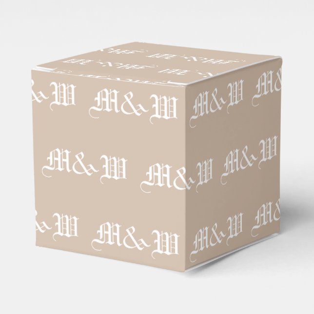 Anpassa en beige-gåva med inledande vita monogram presentaskar (Framsidan Sidan)