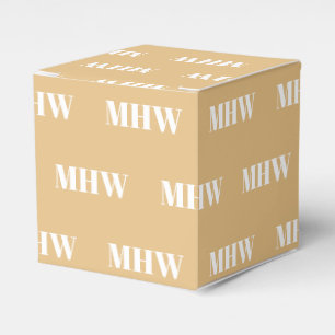 Anpassa en kamellgåva med inledande vit monogram presentaskar