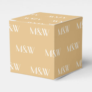 Anpassa en kamellgåva med inledande vit monogram presentaskar