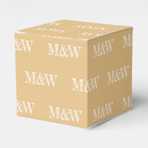 Anpassa en kamellgåva med inledande vit monogram presentaskar