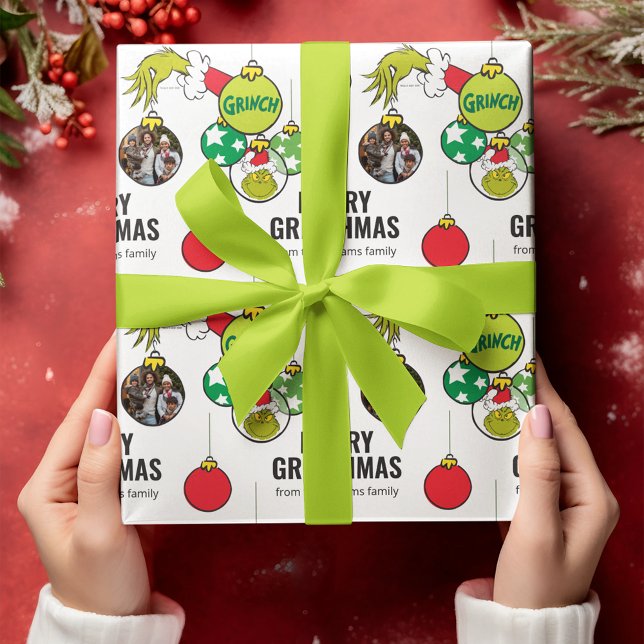Anpassa familjefoto - Grinch med julgransprydnader Presentpapper (Wrapped gift)