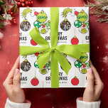 Anpassa familjefoto - Grinka med prydnadsföremål Presentpapper<br><div class="desc">Lägg dina helgdag i stil med det här anpassadet "Grinch with Ornaments" som är pappert och som innehåller den elaka Grinch och rymden för ditt familjefoto. Den här unika pappra inslagningen gör att din gåva blir ge och skapar den perfekt för Grinch fläkt och de som kärlek en lekfull twist...</div>
