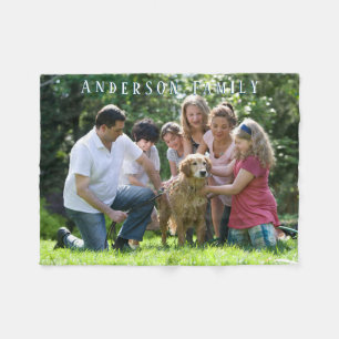Anpassa familjefoto och Namn, vit text Fleecefilt