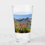 Anpassa Glaskopp<br><div class="desc">Tignes le Lac med lupina blommor och Tignes-Val Claret i bakgrunden. Tignes är en kommun i Tarentaise Valley,  departementet Savoie i Rhône-Alpes-området i syd-östra Frankrike</div>