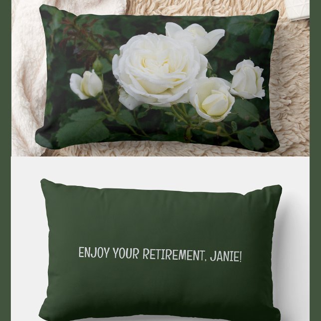 Anpassa Pension Coworking Friend Ro Lumbarkudde (Modern, elegant Enjoy Your Retirement personalized name accent pillow. Photo of cream white roses )