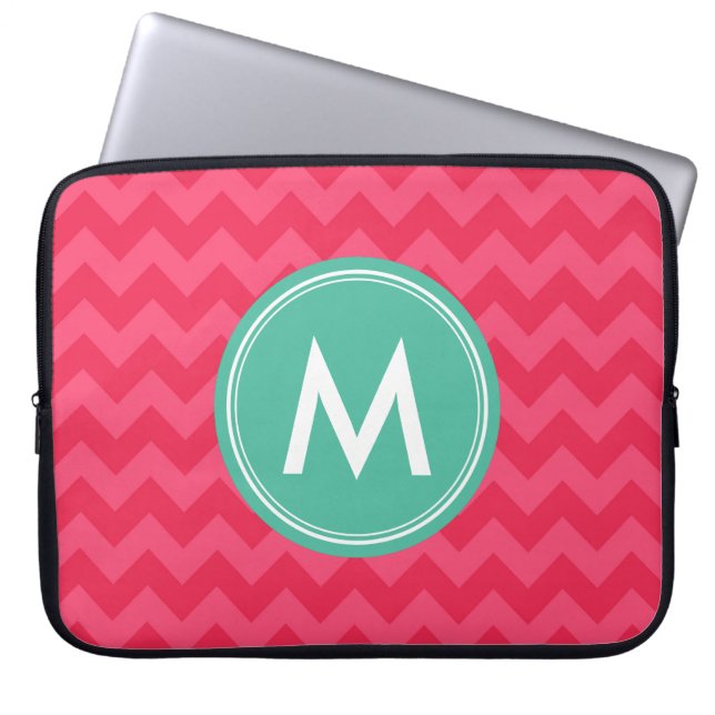Anpassa Preppy Chevron i Rosa Monogram Laptop Fodral (Framsidan)