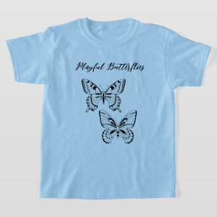Anpassa spelande fjärilar på blå bakgrund t shirt