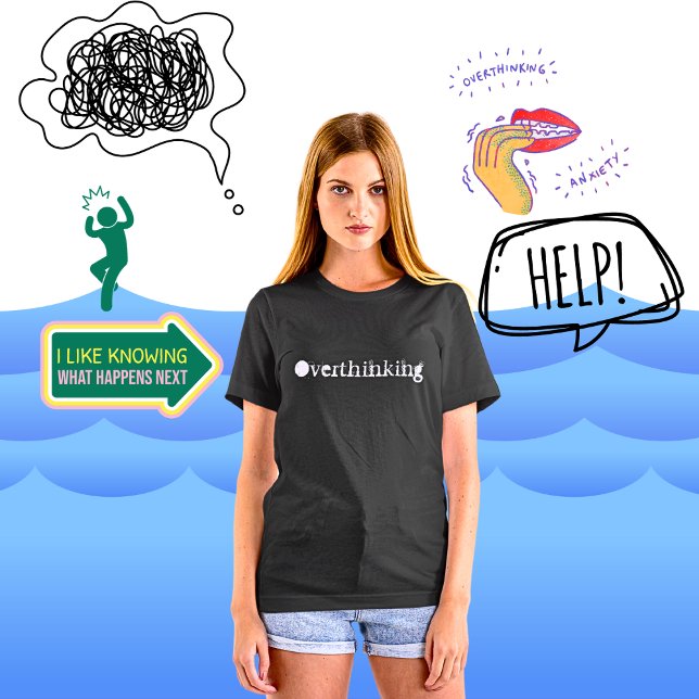 Anpassa svart text Övertänkande Kvinnor T-Shirt (Funny Overthinking Black T-Shirt)