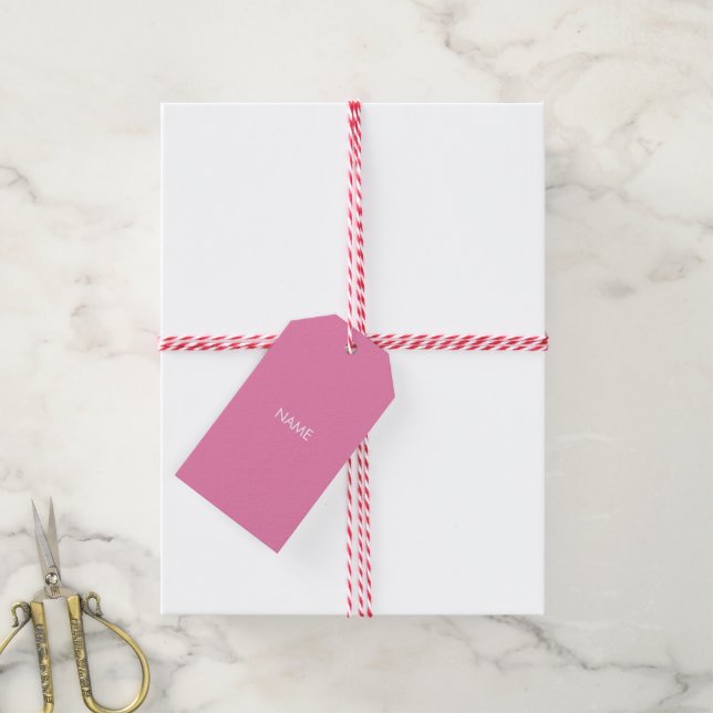 Anpassa till namn, textminimalistisk rosa vit presentetikett (Med Snöre)
