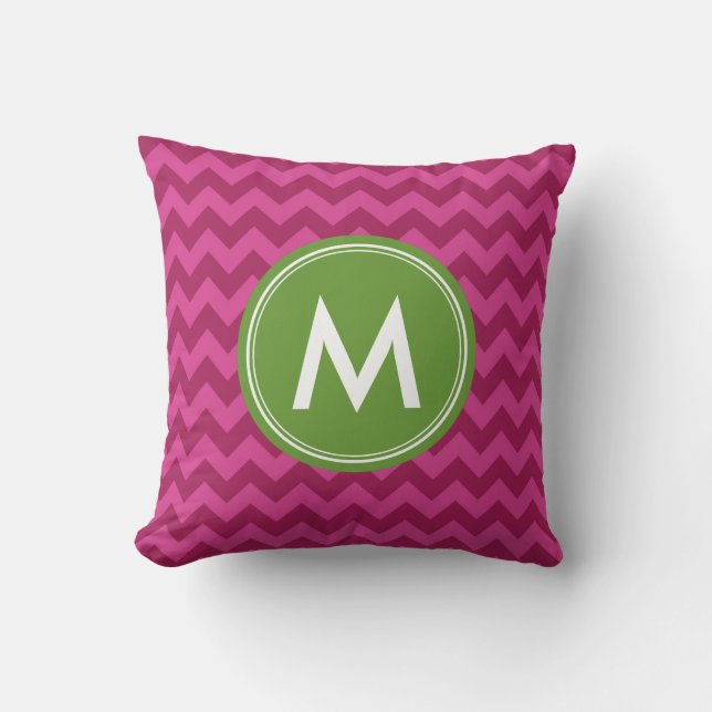 Anpassa Trendigets Lila Chevron Monogram Kudde (Framsida)