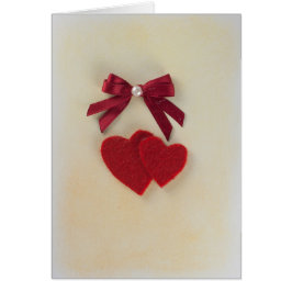 Anpassa Valentinens röda hjärta och båge Hälsningskort