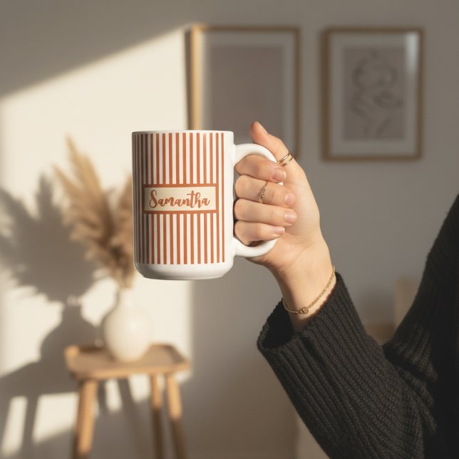 Anpassad apelsinrandig muggpresent till mamma elle kaffemugg (Custom Name Striped Mug – Orange Personalized Gift for Mom, Grandma, Aunt, Teacher or Girls)