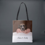 Anpassad baby- och hundfoto dubbelsidig tote tygkasse<br><div class="desc">Designa din egen 2-sidiga fototote med din anpassade fotomall med bild som sträcker sig ända ut till kanterna. Ladda enkelt upp dina egna foton med dina egna karaktärer och nära och kära. Lägg till ett foto på framsidan och baksidan. De kan vara samma eller olika.</div>