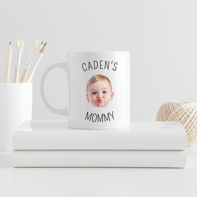 Anpassad babyansikte fotopresent för mamma Mamma M Kaffemugg (Skapare uppladdad)