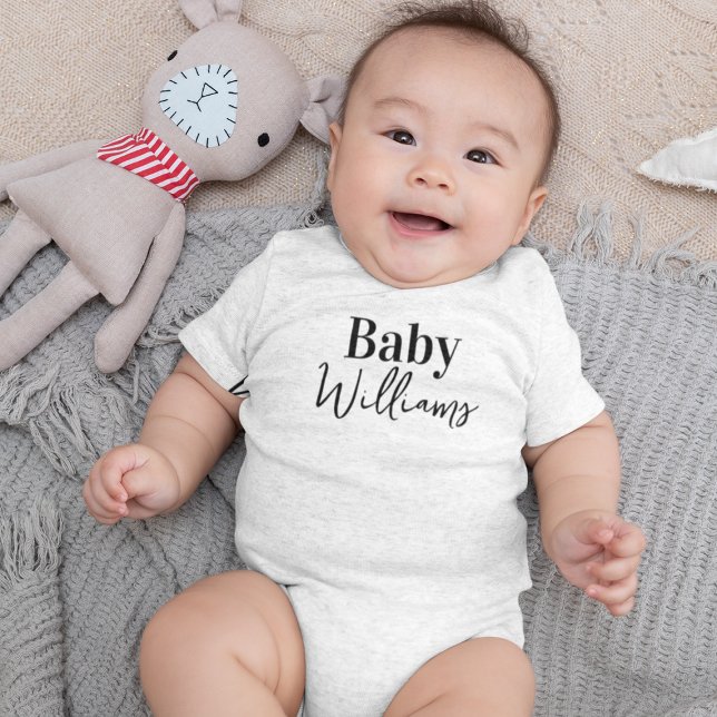Anpassad Babynamn Unik Typografi  T Shirt (Skapare uppladdad)