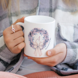 Anpassad båge Pastell Monogrammuppar Vinterblommor Kaffemugg