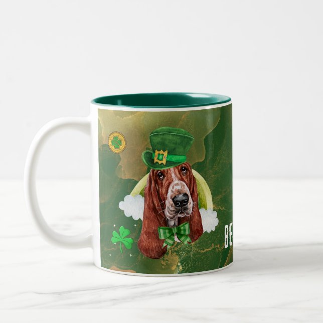 Anpassad Basset Hound Guld St. Patricks Day Två-Tonad Mugg (Vänster)