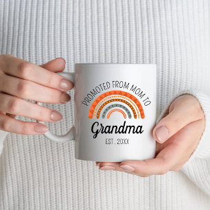 Anpassad befordrad från Mamma till Grammy Est 2023 Mugg