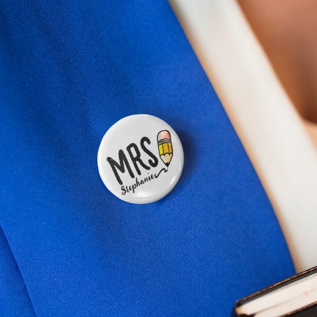 Anpassad benämning l Cute Pencil Typography Teache Knapp (Skapare uppladdad)