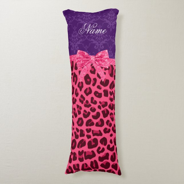 Anpassad benämning rosa leopard lila damask båge kroppskudde (Framsidan Vertikal)