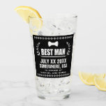 Anpassad Best Man Glaskopp<br><div class="desc">En särskild tjänst för din lojala best man. Lägg till datum,  plats och namnen på bruden och brudgummen.</div>