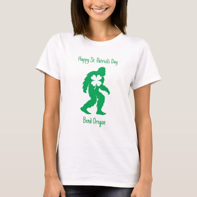 Anpassad Bigfoot St. Patrick's Day T Shirt (Framsida)