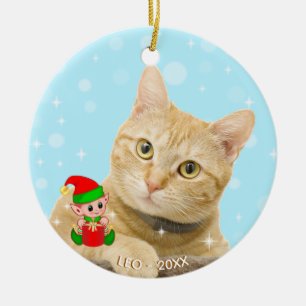 Anpassad bild på röd tabbymössa med söt tomte julgransprydnad keramik