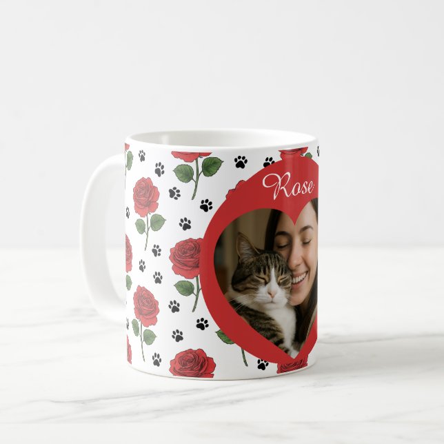 Anpassad bild röda rosor och tassavtrycksmönster kaffemugg (Framsida vänster)