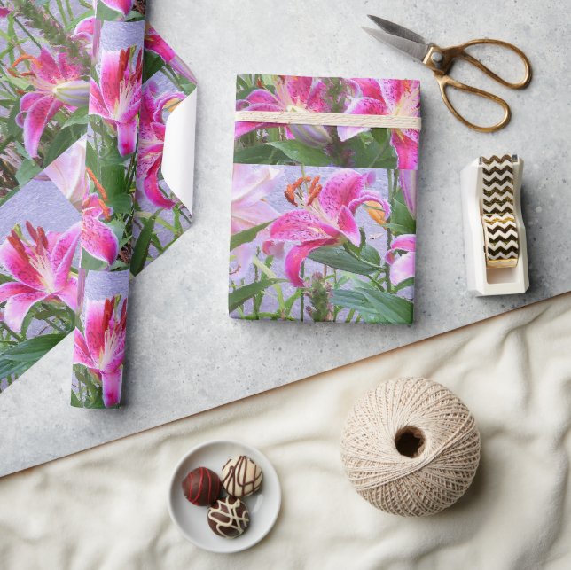 Anpassad blommönsterpresent eller hantverkspapper presentpapper (Hantverk)